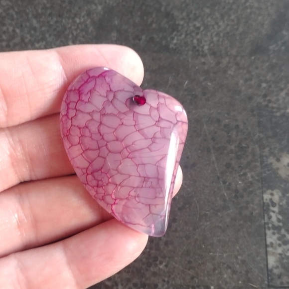 Pink Heart-Shaped Dragon's Veins Agate Pendant Gemstone - Picture 1 of 2